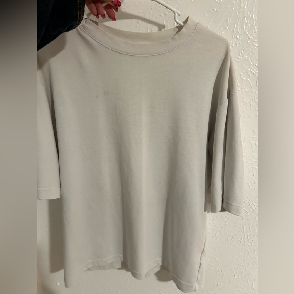 2 Uniqlo shirts